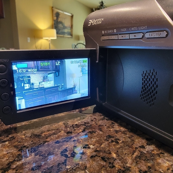 SAMSUNG SC-D372 Mini DV Camcorder - Picture 6 of 10